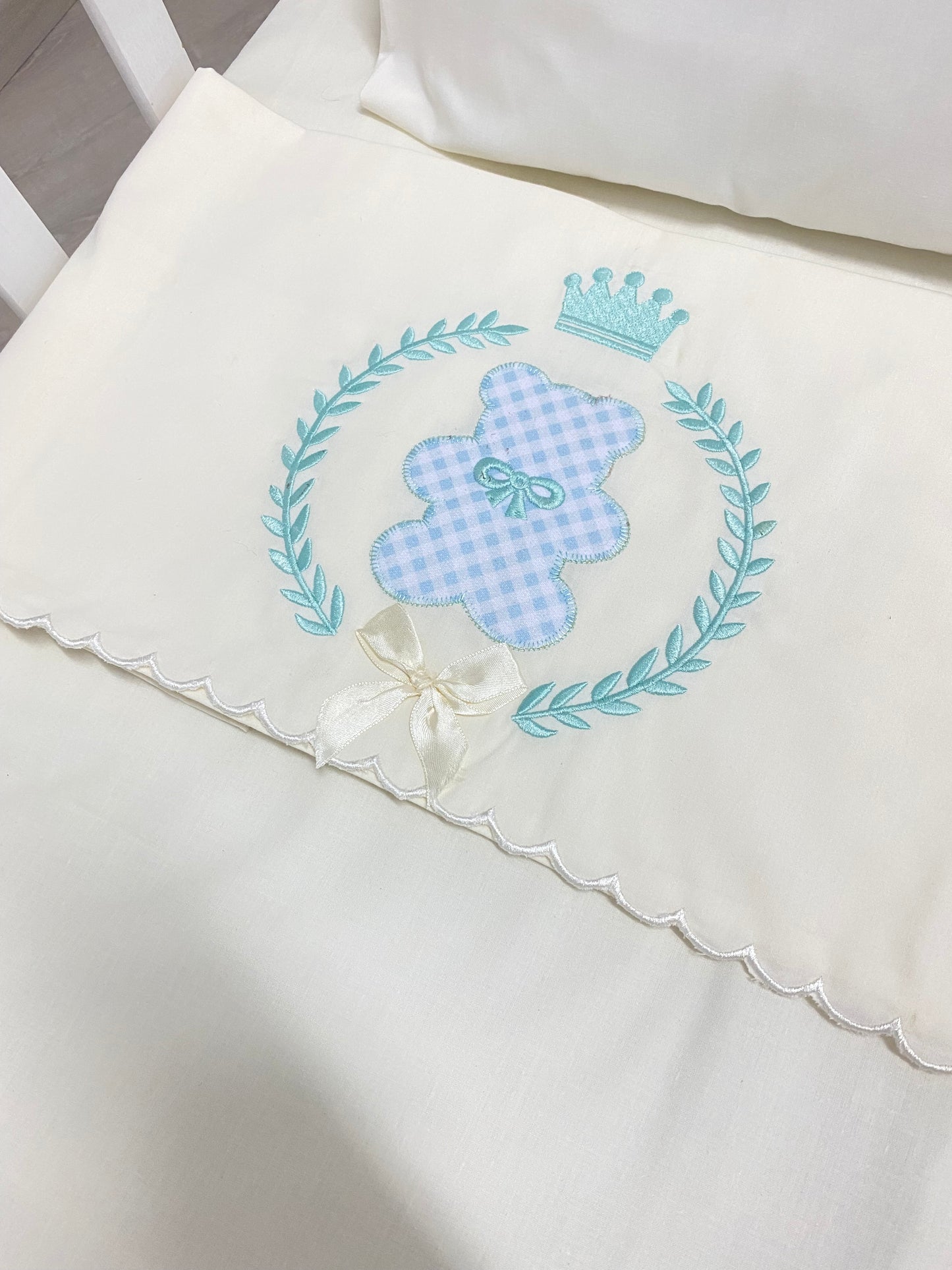 Crown bedsheets