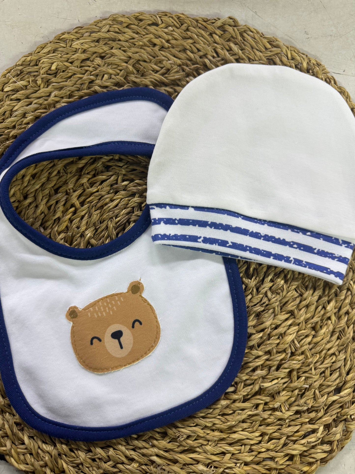 Teddy hat & bib set